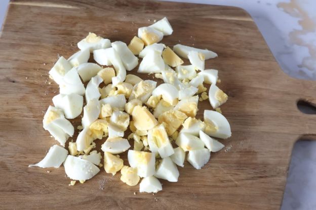 sałatka śledziowa z jajkiem - przygotowanie jajka