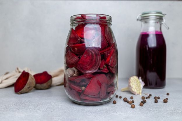 zakwas buraczany w słoiku