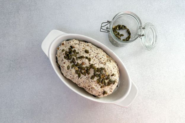 chleb z twarogu i płatków owsianych - dekorowanie