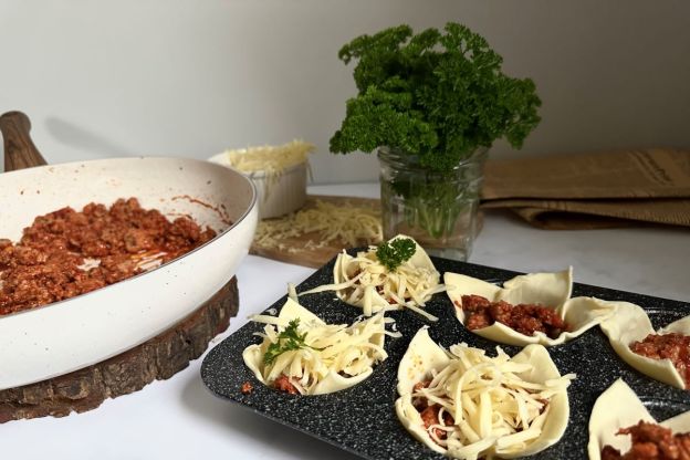 ciasto francuskie z mięsem mielonym - pieczenie