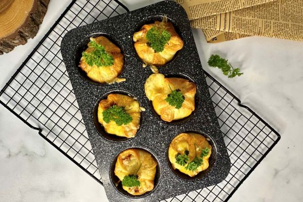 ciasto francuskie z mięsem mielonym - podanie