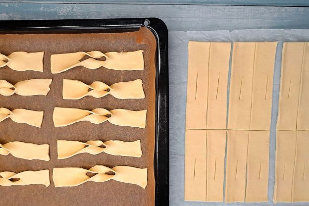 faworki z ciasta francuskiego - formowanie faworków