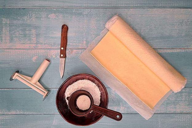 faworki z ciasta francuskiego - przygotowanie