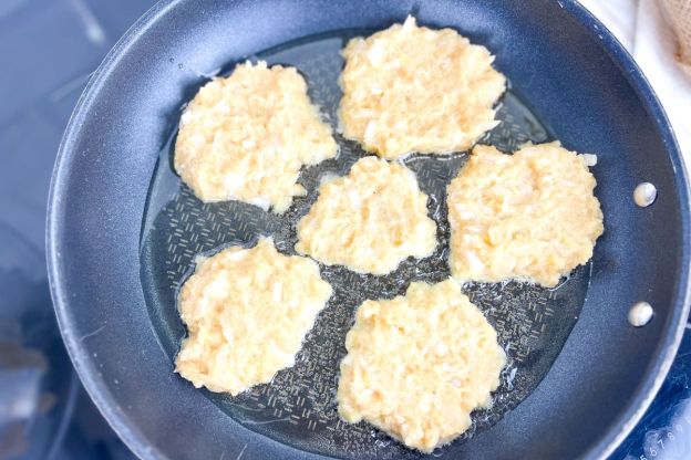 placki ziemniaczane - smażenie