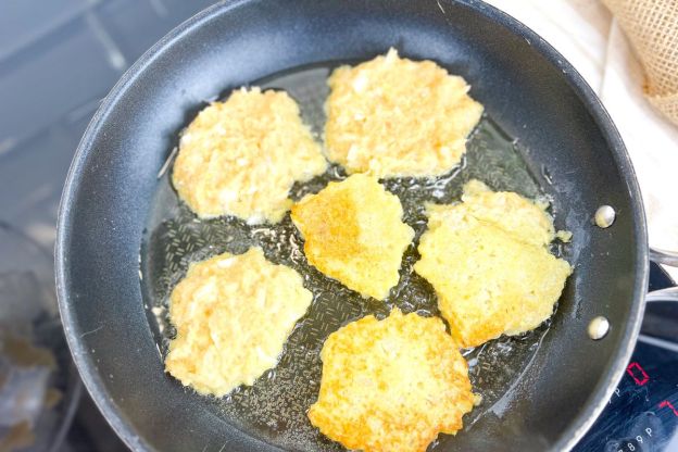 placki-ziemniaczane-z-sosem-pieczarkowym