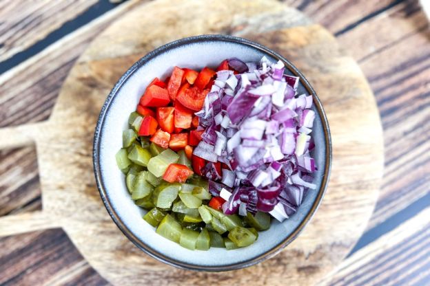 rożki z tortilli z kurczakiem - pokrojone warzywa