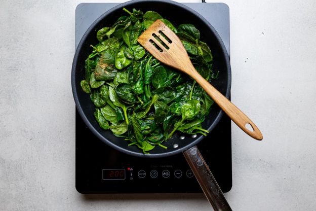 ślimaczki z ciasta francuskiego - szpinak