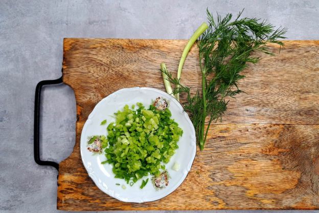 jajka w sosie musztardowym - szczypiorek i koperek