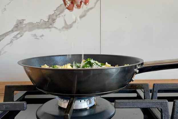 makaron ze szpinakiem z serem