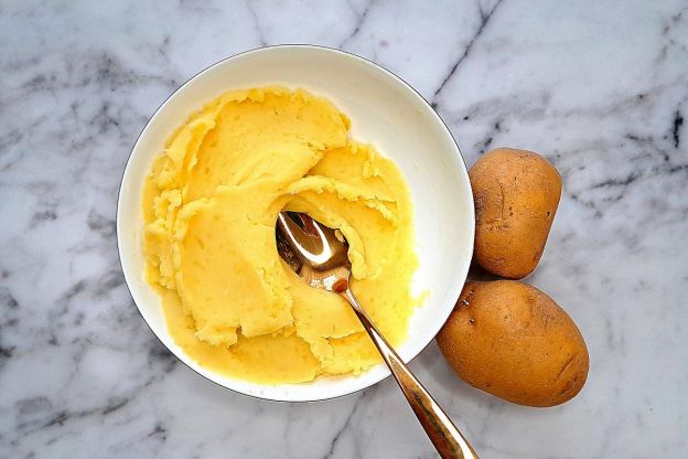 pączki z ziemniakami - przygotowanie ziemniaków