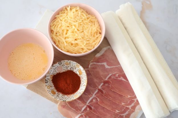 paluchy z ciasta francuskiego z serem i szynką - składniki