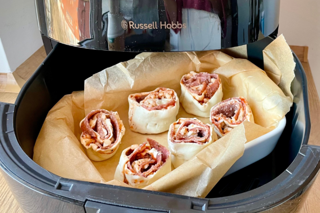 pizzerinki z ciasta francuskiego w air fryerze