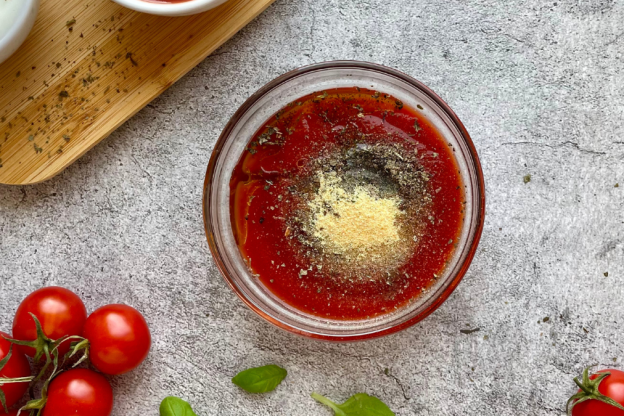 pizzerniki z ciasta francuskiego - sos