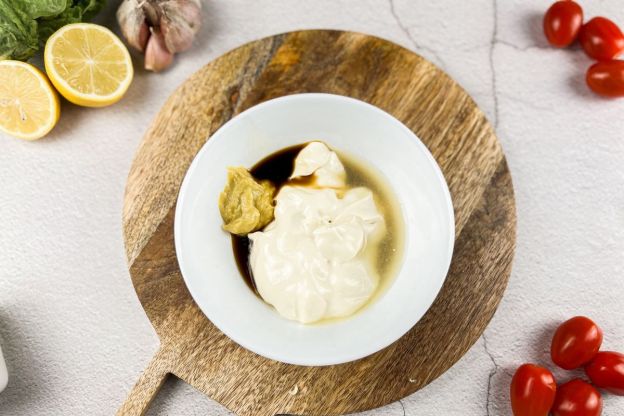 sos cezar - mieszanie składników