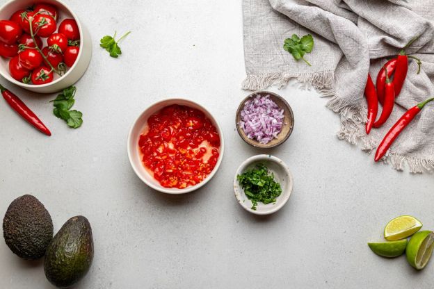 guacamole - przygotowanie dodatków