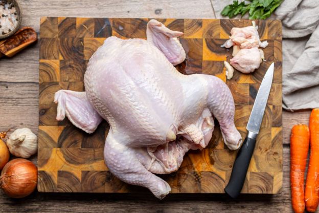 rosół z kury - przygotowanie mięsa