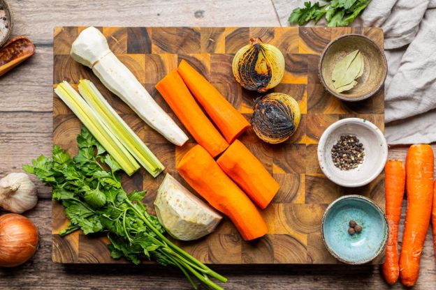 rosół z kury - przygotowanie warzyw