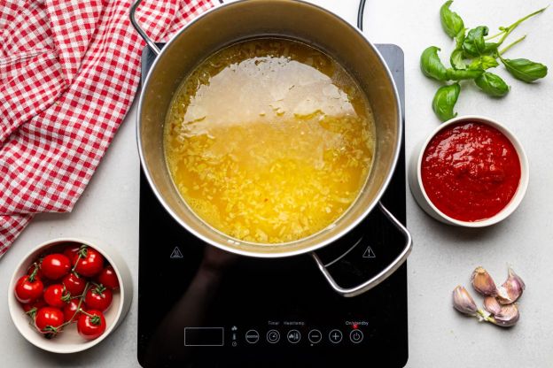zupa pomidorowa z ryżem - gotowanie