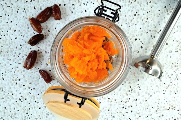 brownie z batatów - puree z daktylami