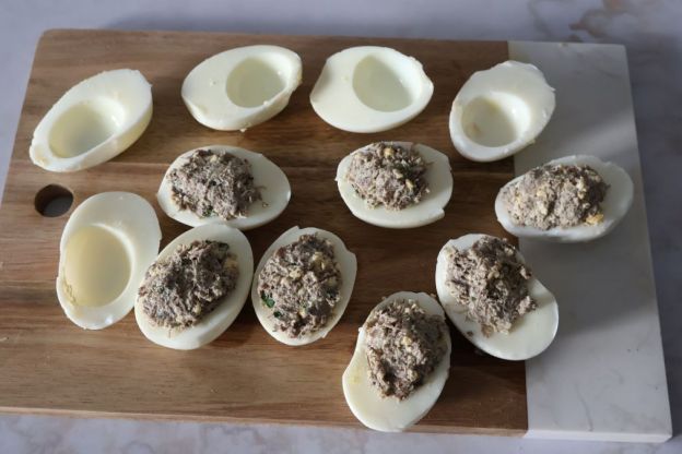 jajka faszerowane pieczarkami - nadziewanie