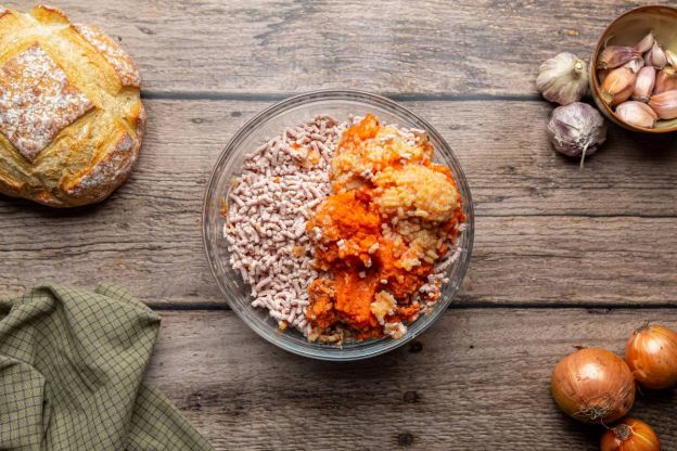 pasztet z mięsa z rosołu - mielenie składników