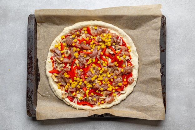 pizza z kurczakiem - pieczenie