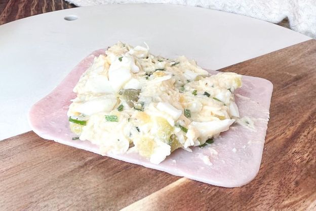 roladki z szynki - zawijanie