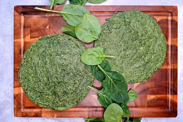 tort sałatkowy - blaty szpinakowe