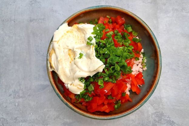 tort sałatkowy - masa z szynką i papryką