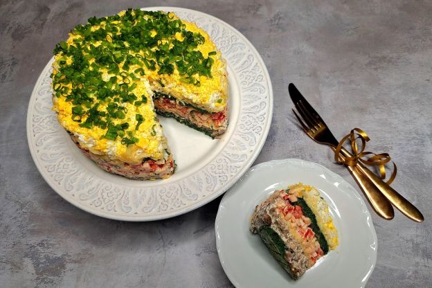 tort sałatkowy - podanie