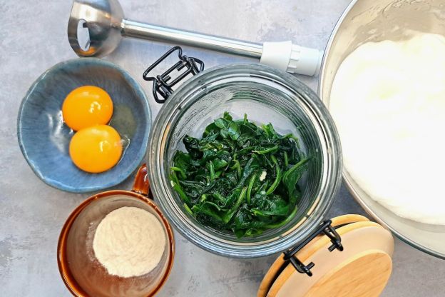 tort sałatkowy - składniki na masę szpinakową