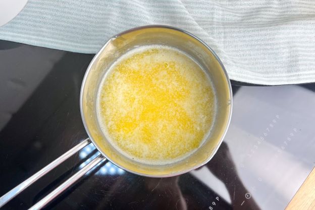 babka cytrynowa - roztapianie masła