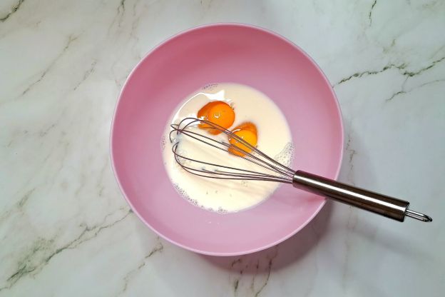 ciasto na naleśniki - płynne składniki