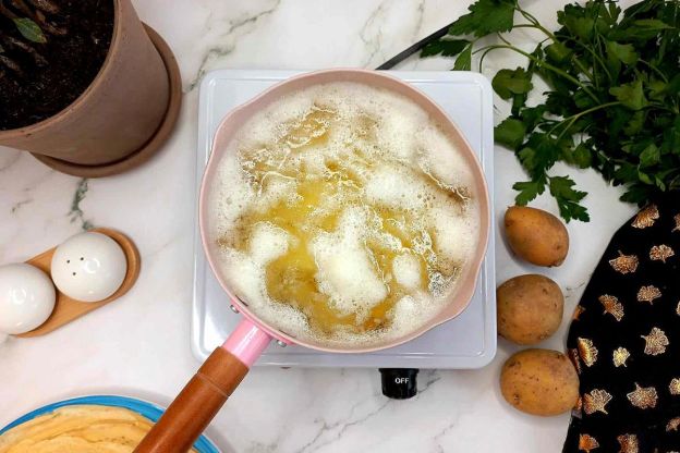 krokiety ruskie - gotowanie ziemniaków