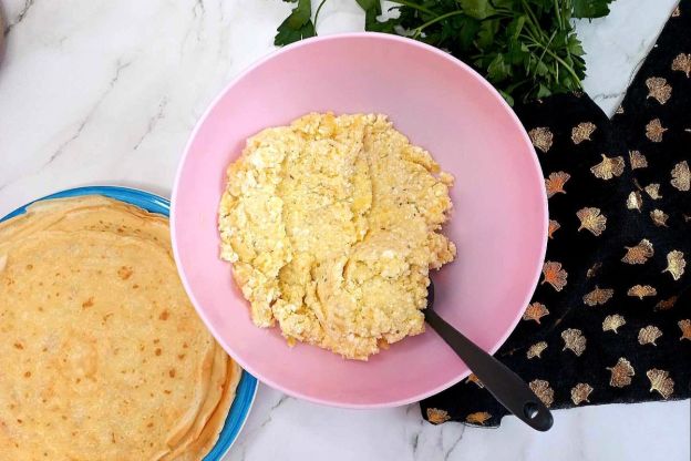 krokiety ruskie - mieszanie farszu