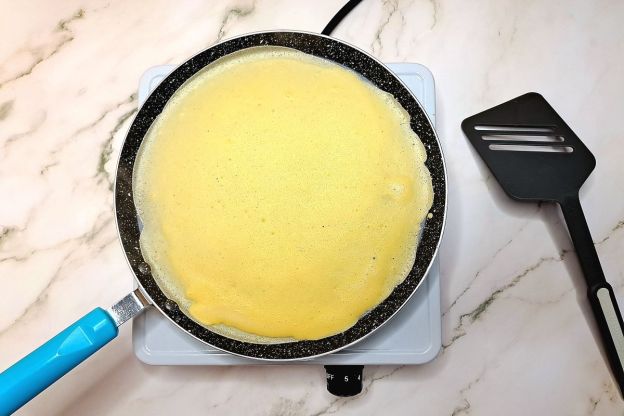 krokiety ruskie - smażenie naleśników