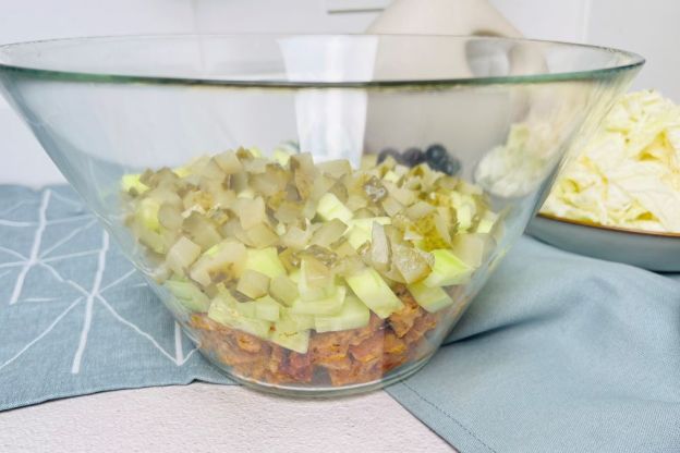 sałatka gyros - tworzenie warstw