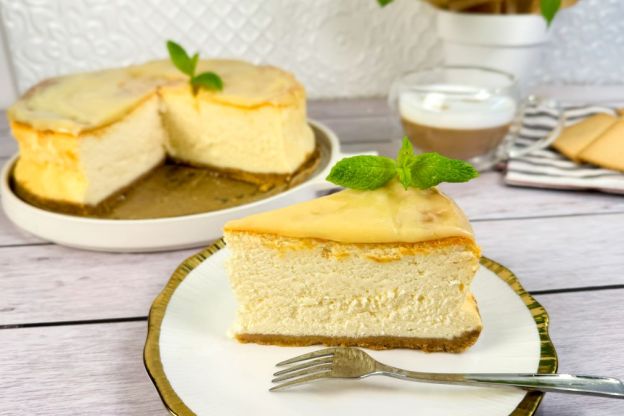 sernik z bialą czekoladą - podanie