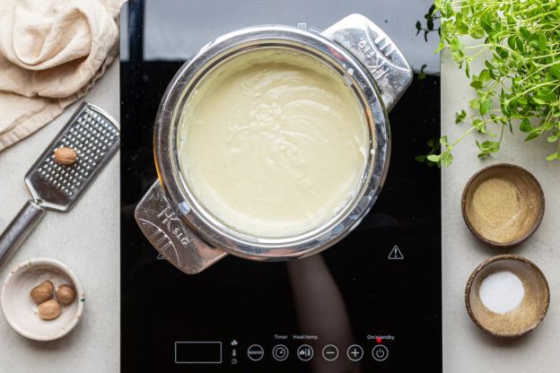 sos beszamelowy - doprawianie