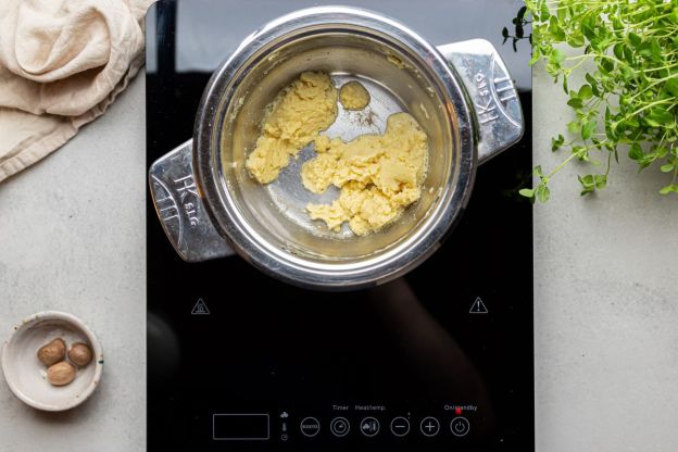 sos beszamelowy - zasmażka