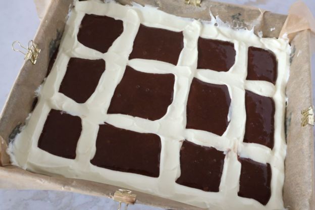 ciasto poduszkowiec - wyłożenie masy serowej