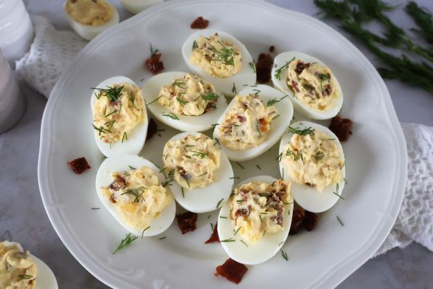 jajka faszerowane suszonymi pomidorami