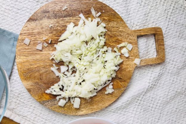 jaskółcze gniazda - siekanie cebulki