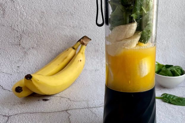 koktajl ze szpinakiem - blendowanie