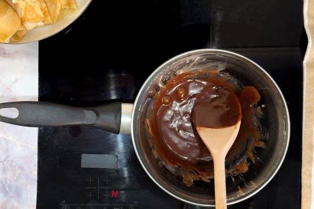 naleśniki z bananami - polewa czekoladowa