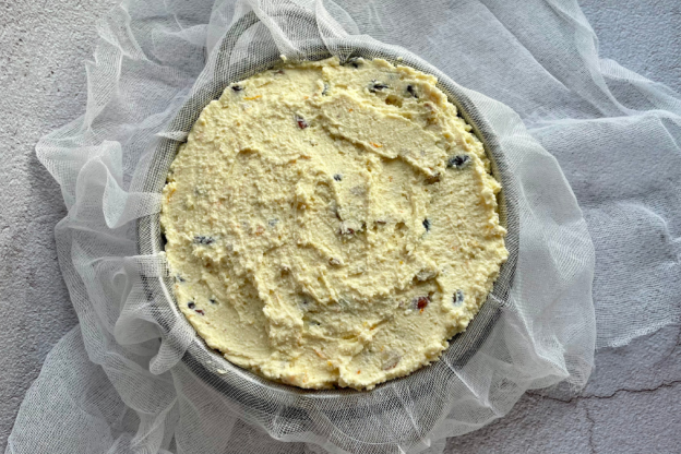 pascha wielkanocna - masa twarogowa na sitku