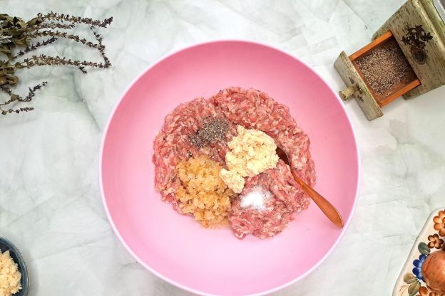 pierogi z białej kiełbasy - farsz