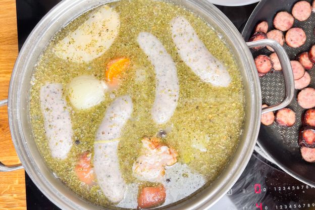 Biała kiełbasa do żurku wielkanocnego