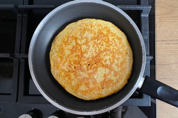 omlet marchewkowy - usmażony