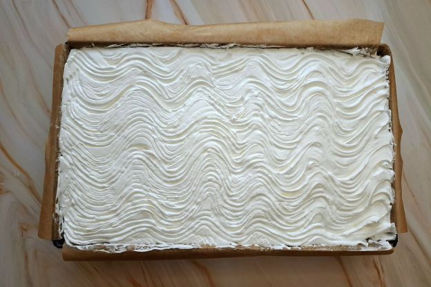 sernik z rosą - bezowa pianka